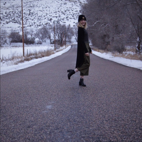 Meet your Posher, Aspen 🌳 - Picture 2 of 2